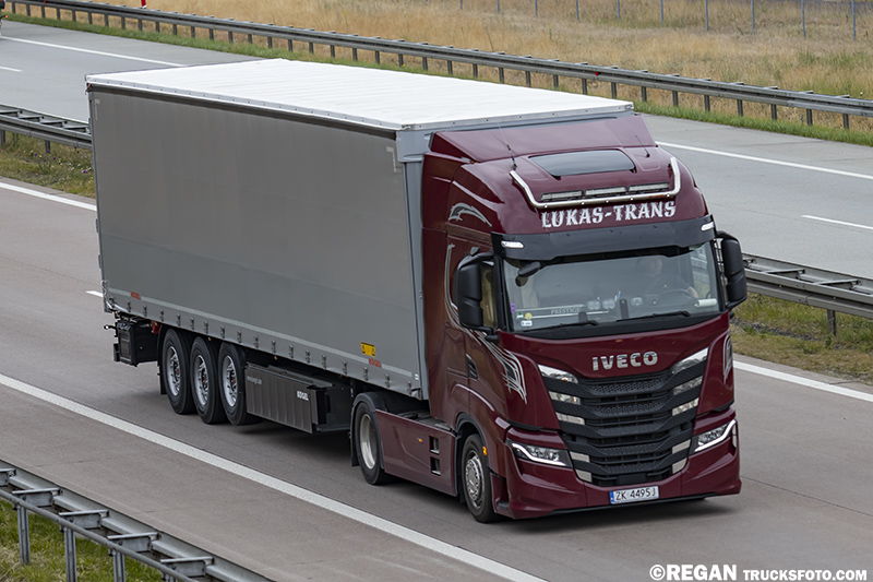 Iveco S-Way - Lukas-Trans.jpg