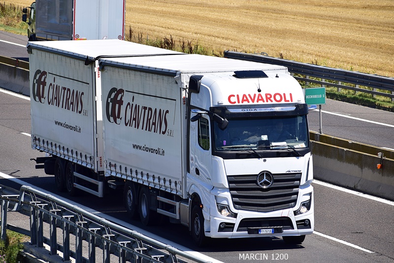 _DSC6115-crop-Autotrasporti Ciavaroli-ACTROS MPV.JPG