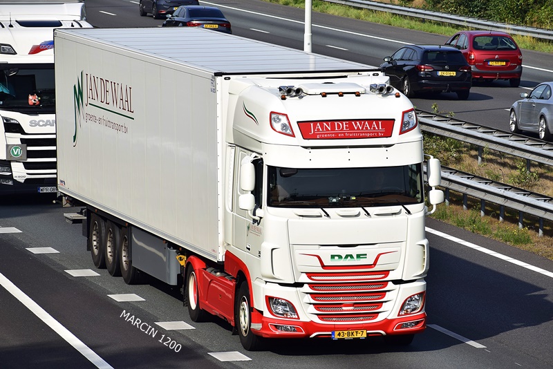 _DSC8328 JAN DE WAAL-crop-DAF XF 106 II.JPG