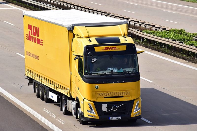 _DSC4937 DHL-crop-VOLVO FH AERO.JPG