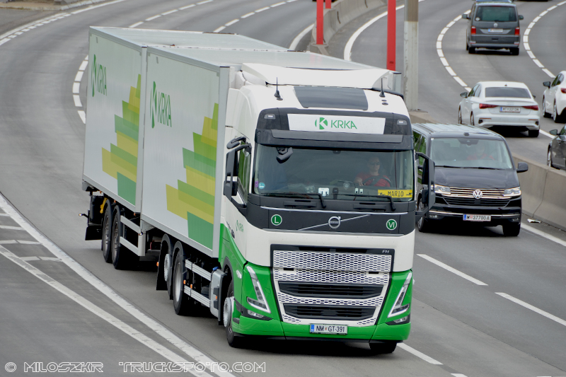 Volvo FH5_KRKA_5115.JPG