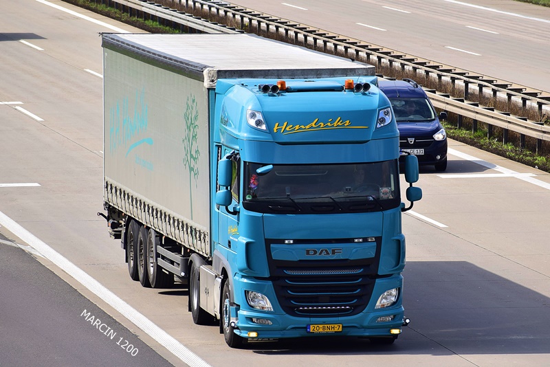_DSC4935 HENDRIKS-crop-DAF XF 106 II.JPG