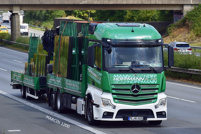 _DSC6642 HOFFMANN GLAS-crop-ACTROS MPV.JPG