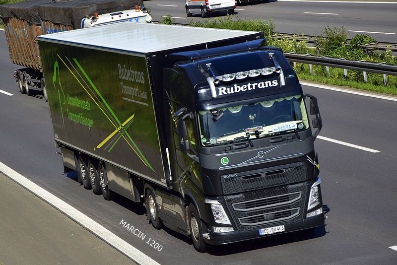 _DSC4521 RUBETRANS-crop-VOLVO FHIV.JPG