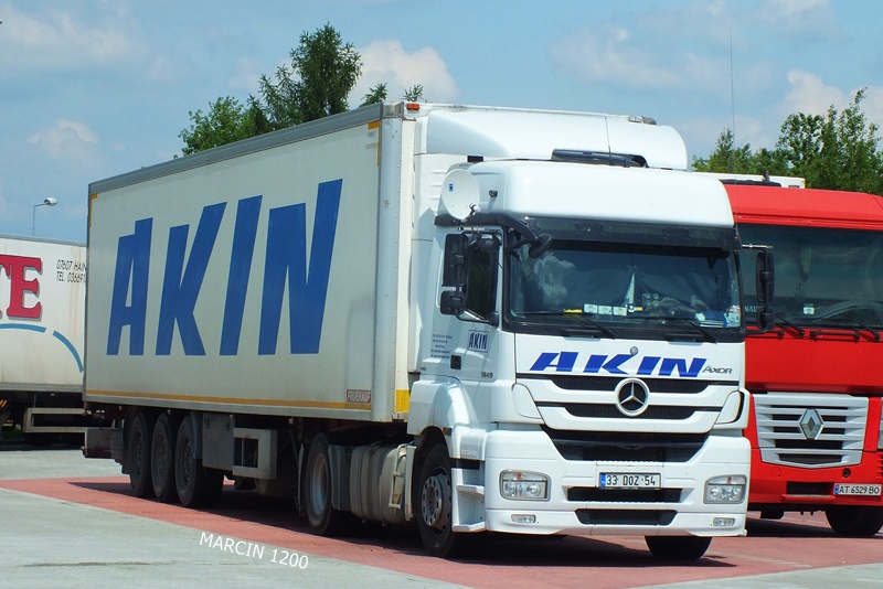 DSCF5642-crop-AKIN-Mercedes-Benz Axor MP3.jpg