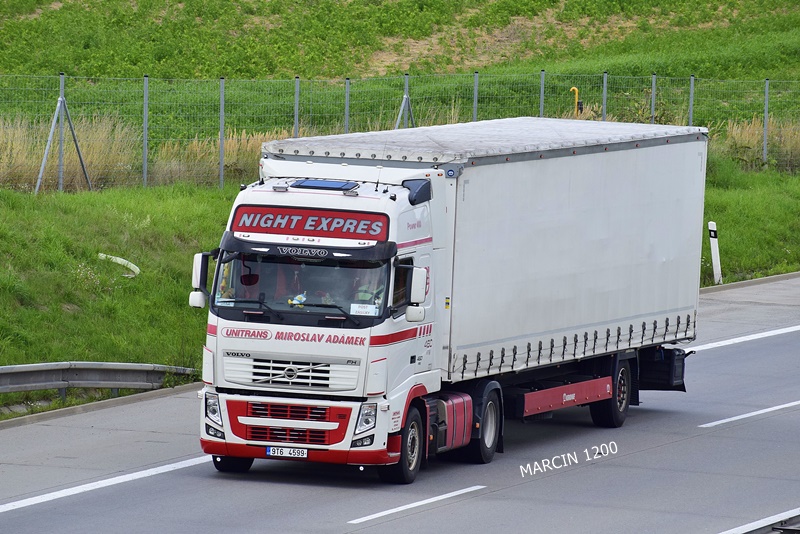 _DSC5969-crop-Miroslav Adámek UNITRANS-VOLVO FHIII.JPG