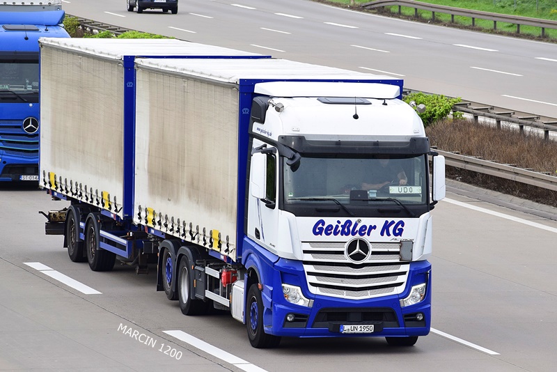 _DSC5593 GEIBLER KG-crop-ACTROS MPV.JPG