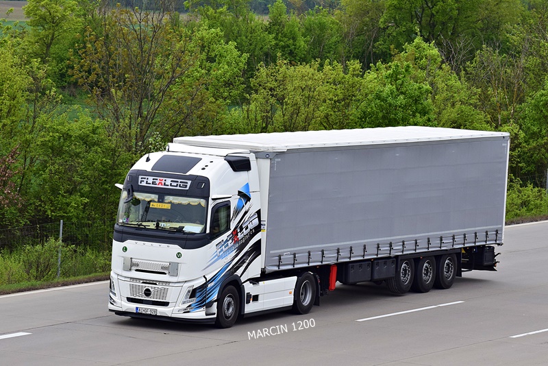 _DSC5574 FLEXLOG-crop-VOLVO FH AERO.JPG