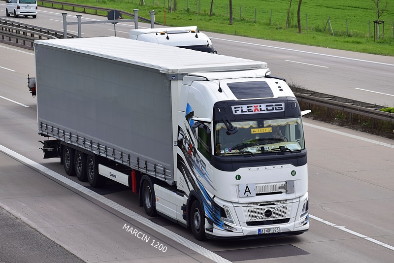 _DSC5750 FLEXLOG-crop-VOLVO FH AERO.JPG
