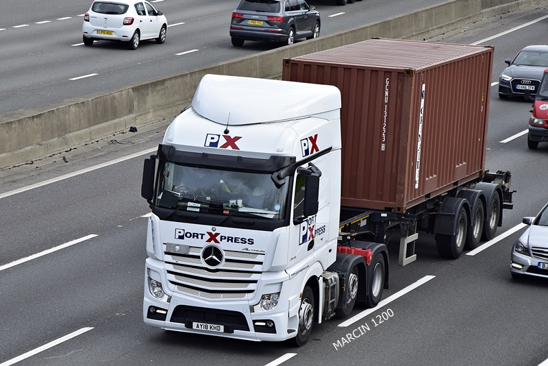 _DSC51241-crop-Port Express-ACTROS MPIV.JPG