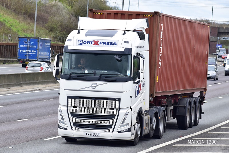 _DSC0681-crop-Port Express-VOLVO FHV.JPG