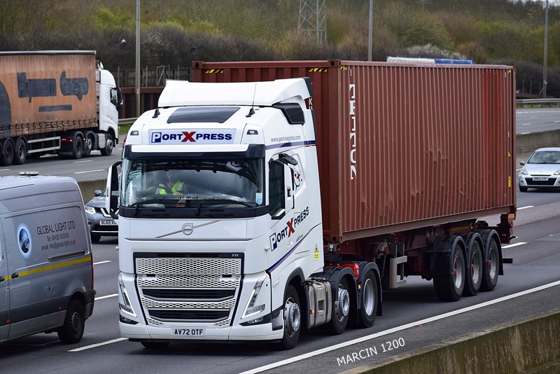 _DSC0855-crop-Port Express-VOLVO FHV.JPG