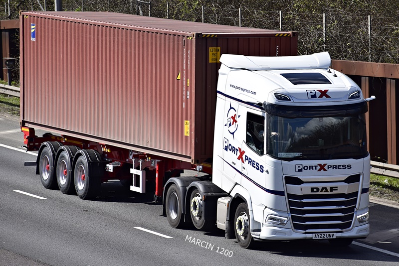 _DSC1068-crop-Port Express-DAF XG.JPG