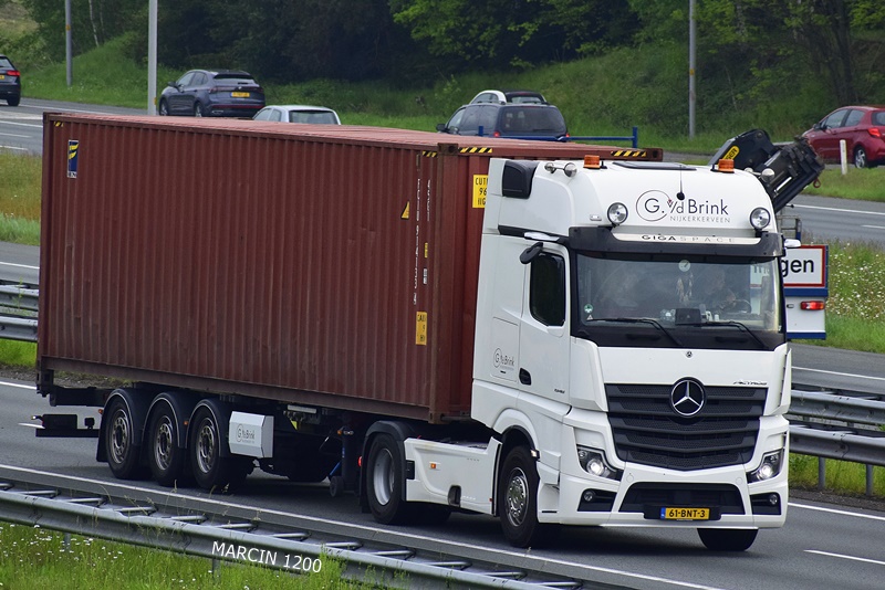 _DSC3743 G.vd BRINK-crop-ACTROS MPV.JPG