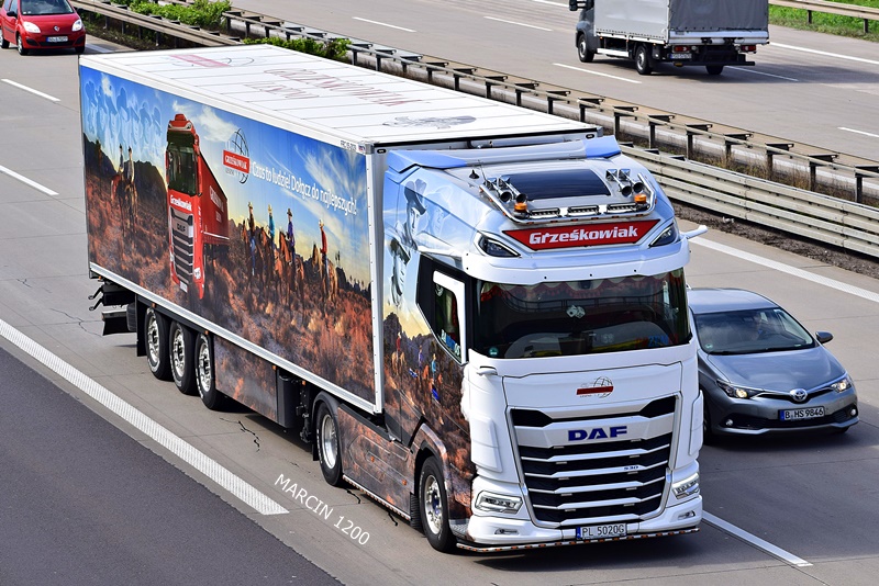 _DSC4945 GRZEŚKOWIAK-crop-DAF XG+.JPG
