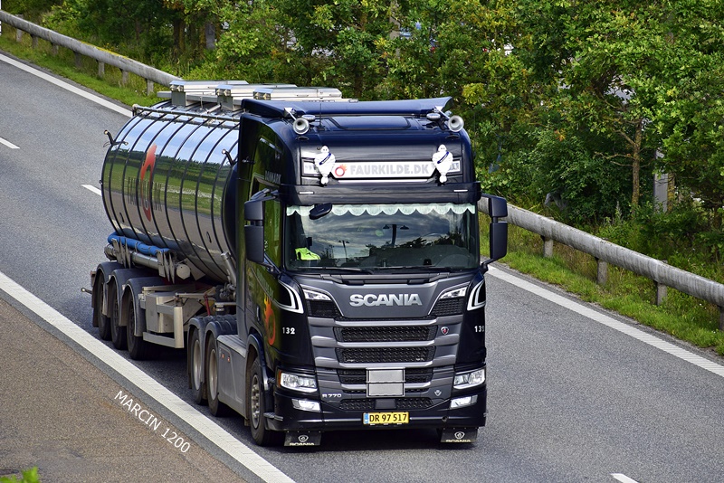 _DSC4372 FAURKILDE-crop-SCANIA R 770 V8.JPG