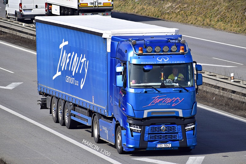 _DSC2451 INFINITY CAMION-crop-RENAULT RANGE-T EVO.JPG