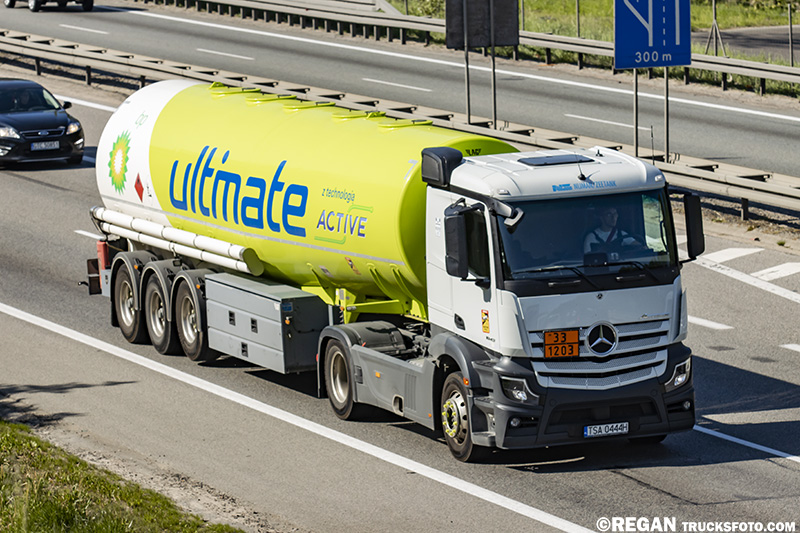 Mercedes-Benz Actros - Nijman Zeetank BP.jpg