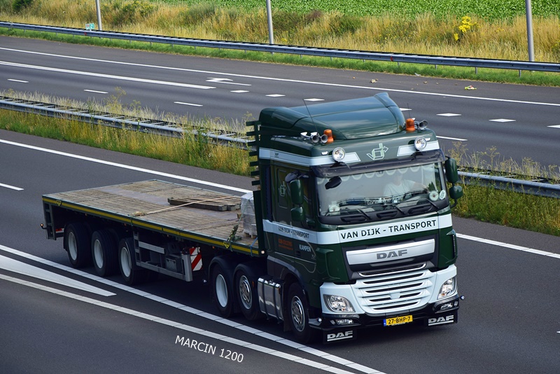 _DSC5009-crop-Van Dijk Transport-DAF XF 106.JPG