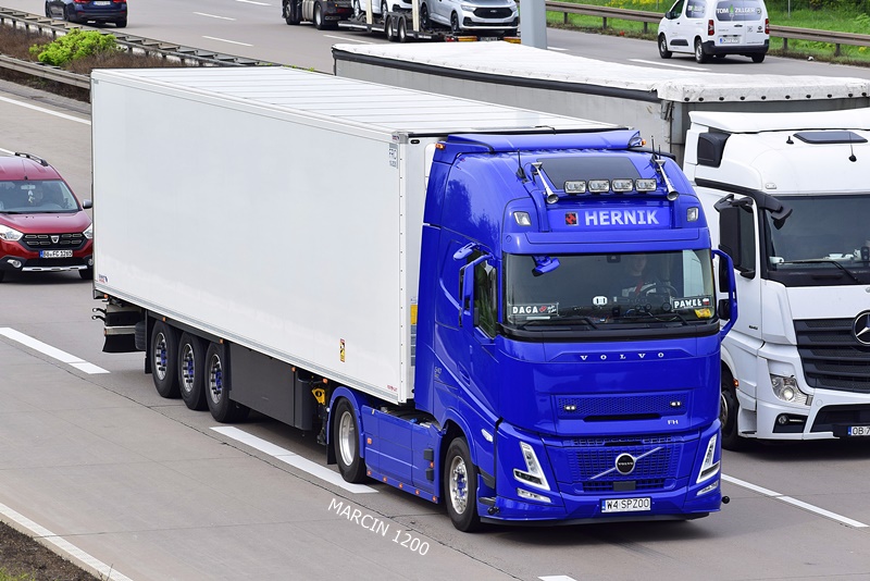 _DSC5638 HERNIK-crop-VOLVO FH AERO.JPG