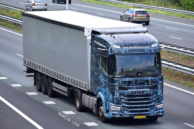 _DSC8561 DAF XG-crop-DEMO.JPG