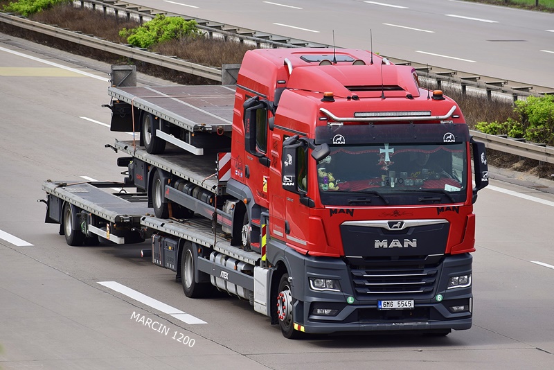 _DSC5722 MAN TGX II-crop-MAN TGL.JPG