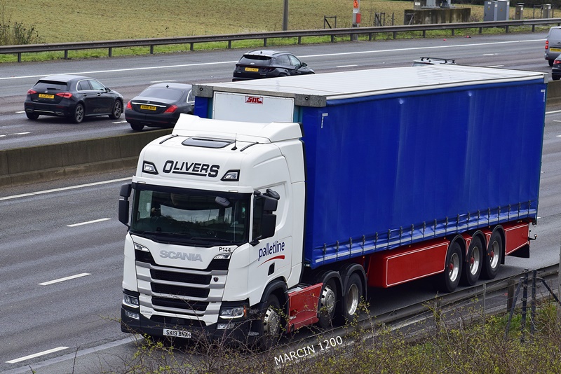 _DSC0328-crop-Olivers-PALLETLINE-SCANIA R450 NG.JPG