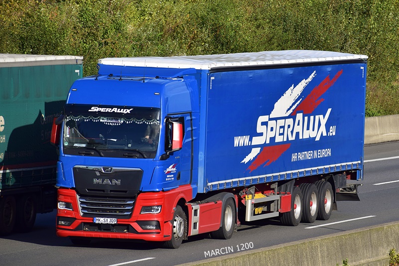 _DSC8115 SPERALUX-crop-MAN TGX II.JPG