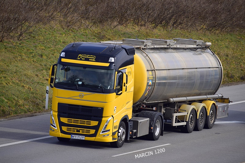 _DSC2738 FOODTANKERS-crop-VOLVO FHV.JPG