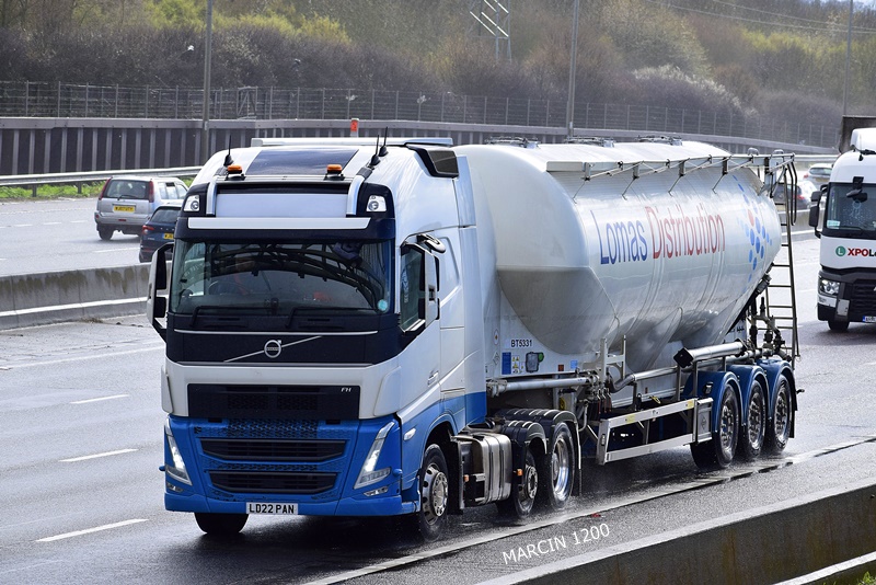 _DSC0909-crop-LOMAS DISTRIBUTION-VOLVO FHV.JPG