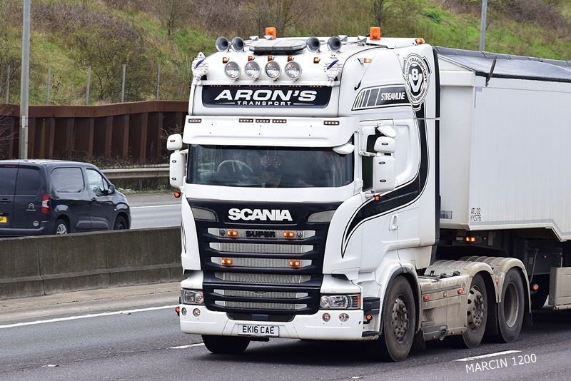 _DSC0679-crop-Aron's Transport-SCANIA R V8 STREAMLINE.JPG