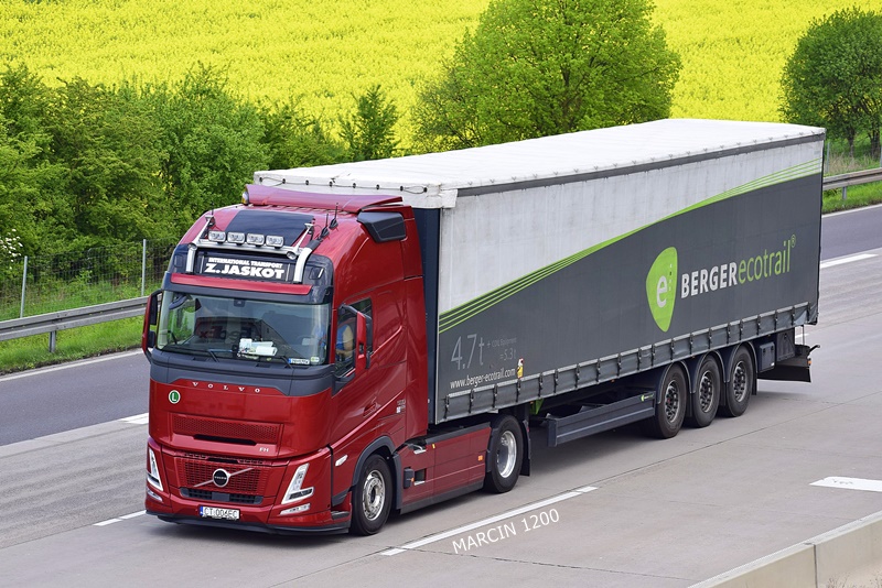 _DSC5041 Z.JASKOT-crop-VOLVO FH AERO.JPG