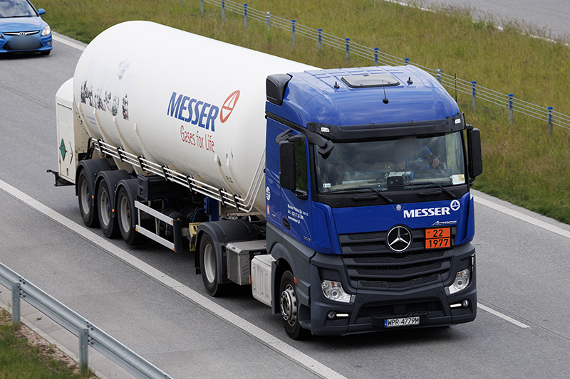 MB Actros Messer.jpg