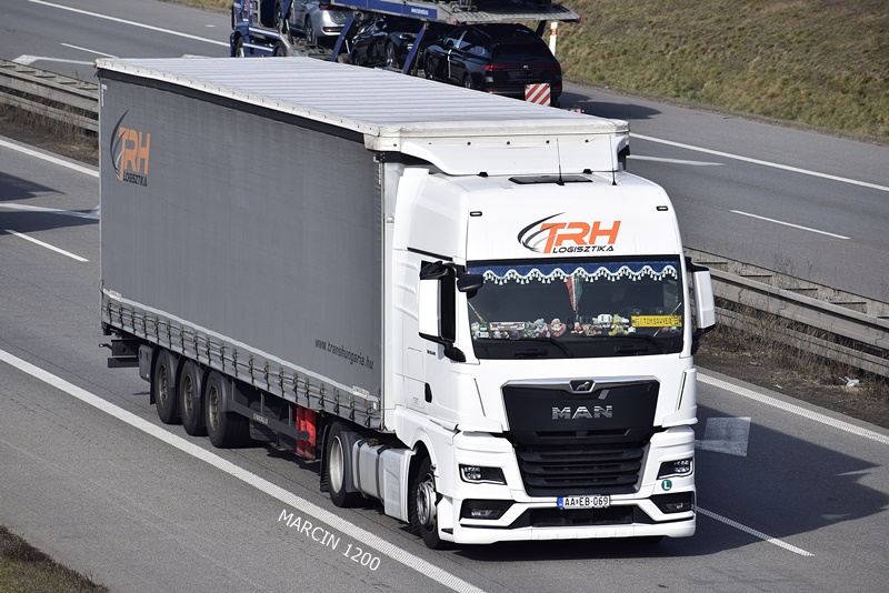 _DSC2238 TRH LOGISZTIKA-crop-MAN TGX II.JPG