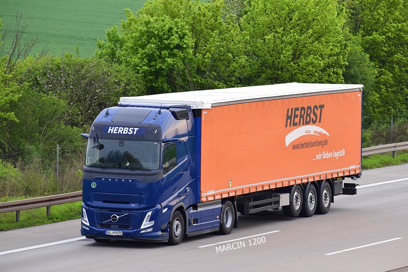 _DSC5394 HERBST-crop-VOLVO FH AERO.JPG