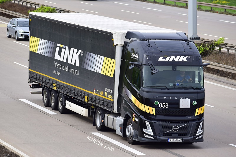 _DSC5725 LINK-crop-VOLVO FH AERO.JPG