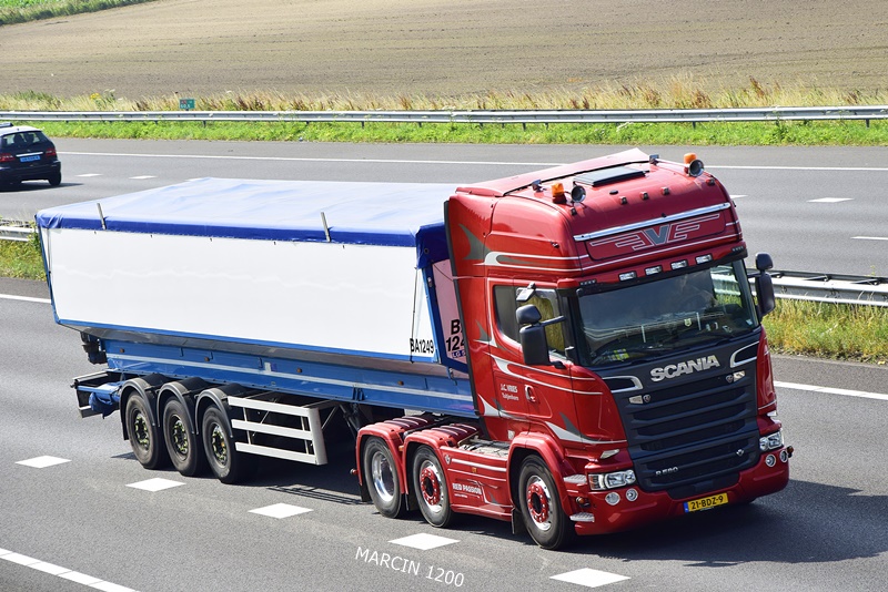 _DSC5124-crop-J.C.VRIES TUITJENHORN-SCANIA R 580 V8 -RED PASSION LIMITED EDITION.JPG