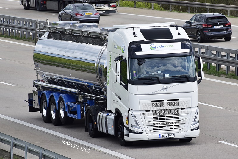 _DSC2058 VIOLA LIQUIDS-crop-VOLVO FHV.JPG