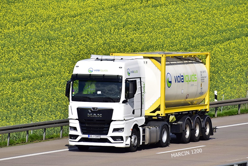 _DSC2282 VIOLA LIQUIDS-crop-MAN TGX.JPG