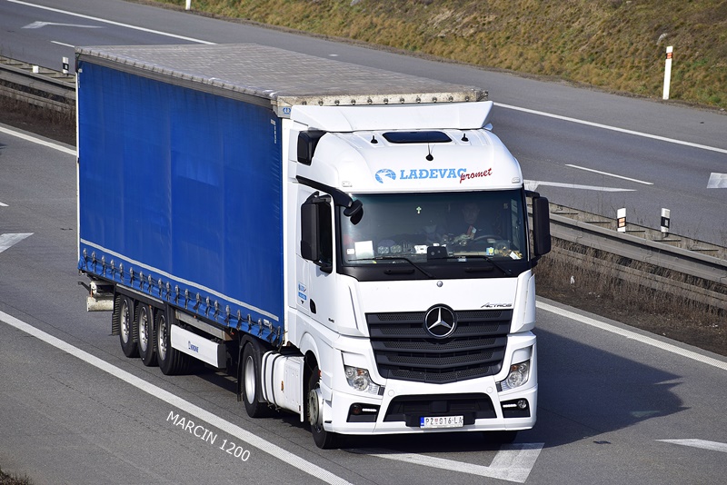 _DSC2164 LADEVAC PROMET-crop-ACTROS MPIV.JPG