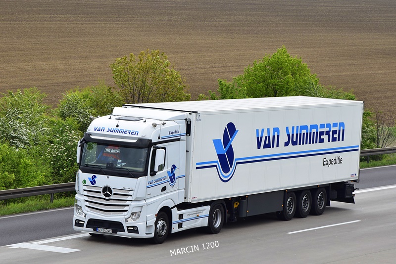 _DSC6245-crop-Van Summeren-ACTROS MPIV.JPG