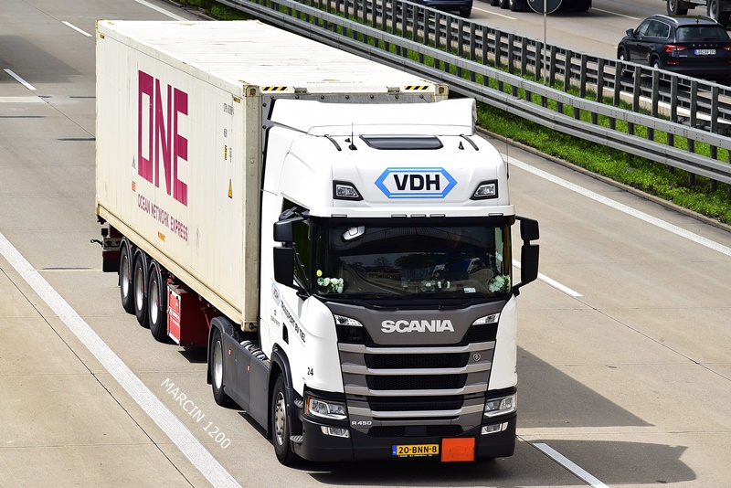 _DSC6761 VDH-crop-SCANIA R450 NG.JPG