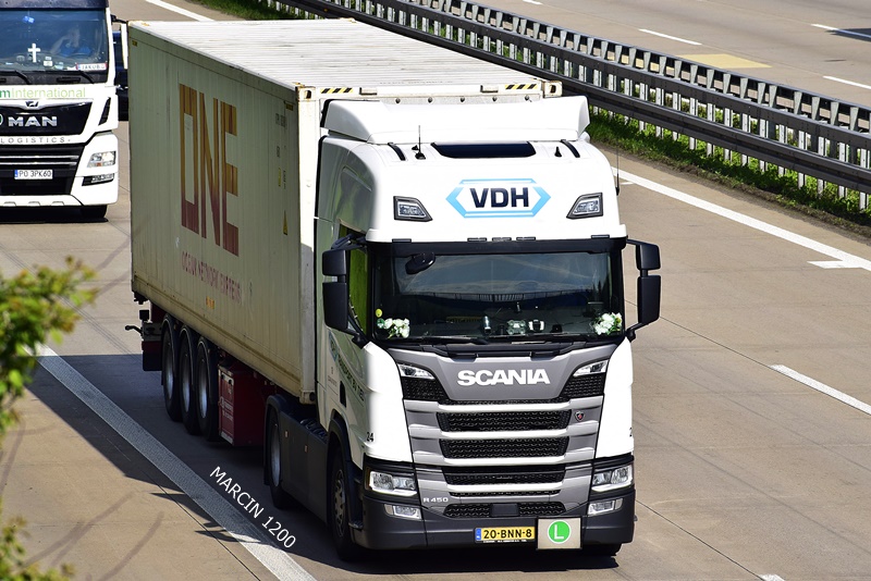 _DSC7053 VDH-crop-SCANIA R450 NG.JPG
