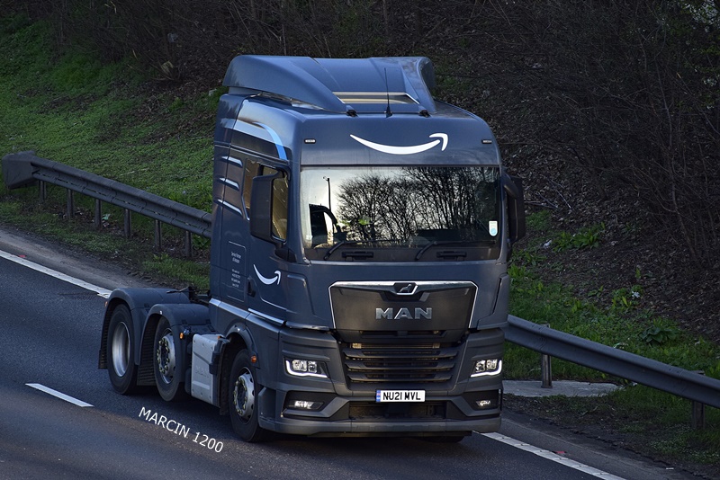 _DSC9981-crop-AMAZON-TGX II.JPG