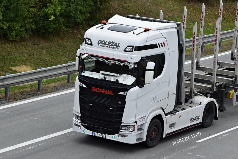 _DSC8609-crop-Doležal-SCANIA S500.JPG