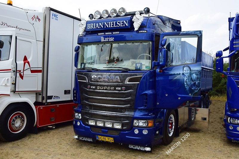 _DSC1049-crop-Brian Nielsen-SCANIA RII V8.JPG