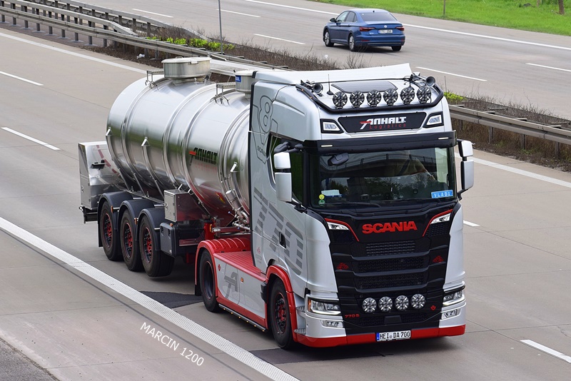_DSC5560 ANHALT LOGISTICS-crop-SCANIA S770 V8.JPG