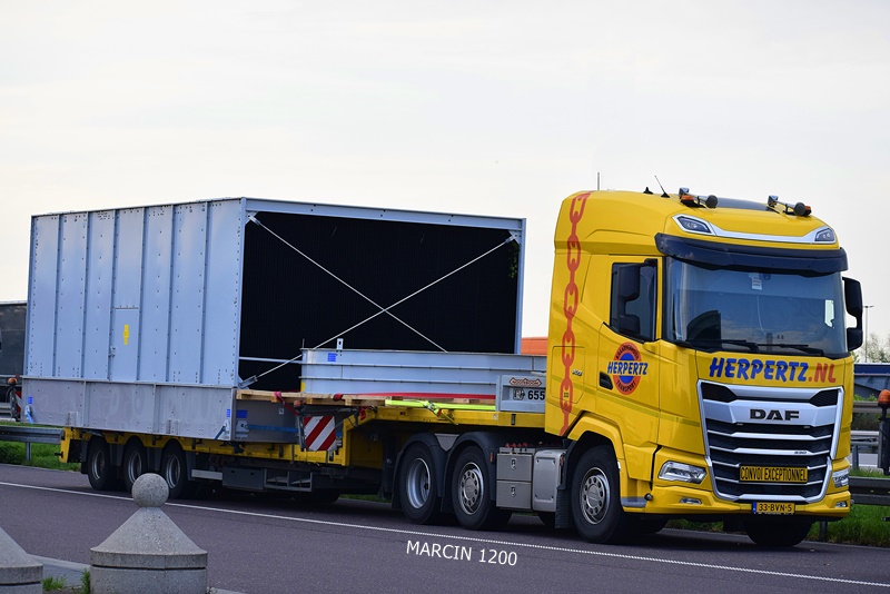 _DSC5158 HERPERTZ-crop-DAF XG.JPG