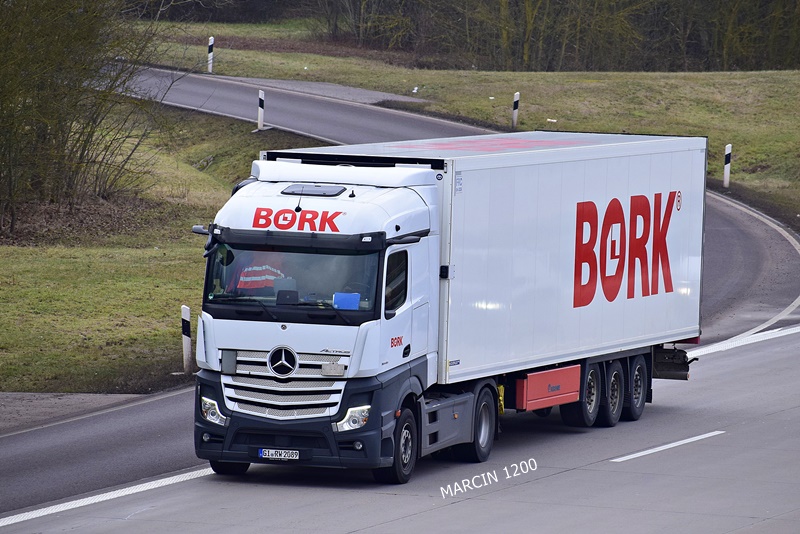 _DSC1365 BORK-crop-ACTROS MPV.JPG