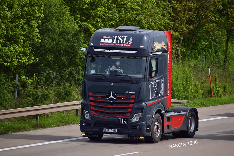 _DSC5769 TSL-crop-ACTROS MPV.JPG